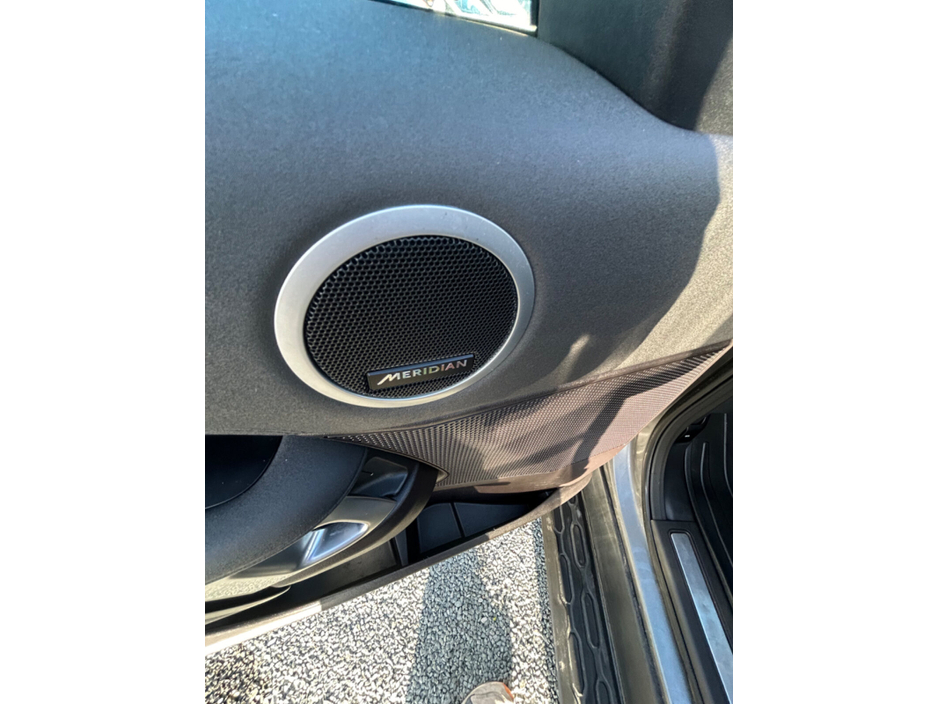 2018 Land Rover Discovery - image 28