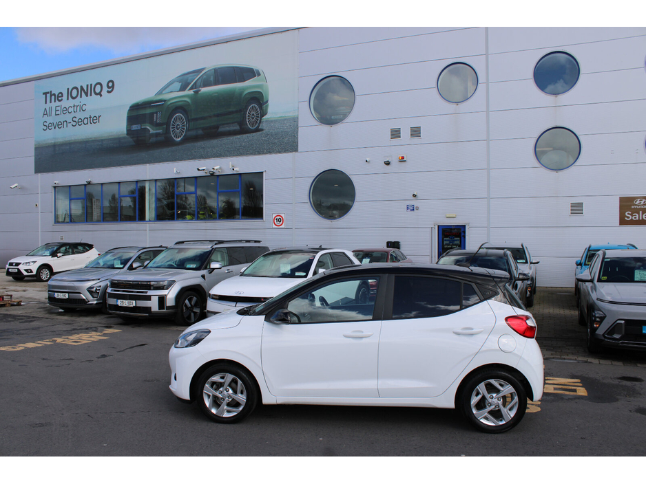 2022 Hyundai i10 - image 2