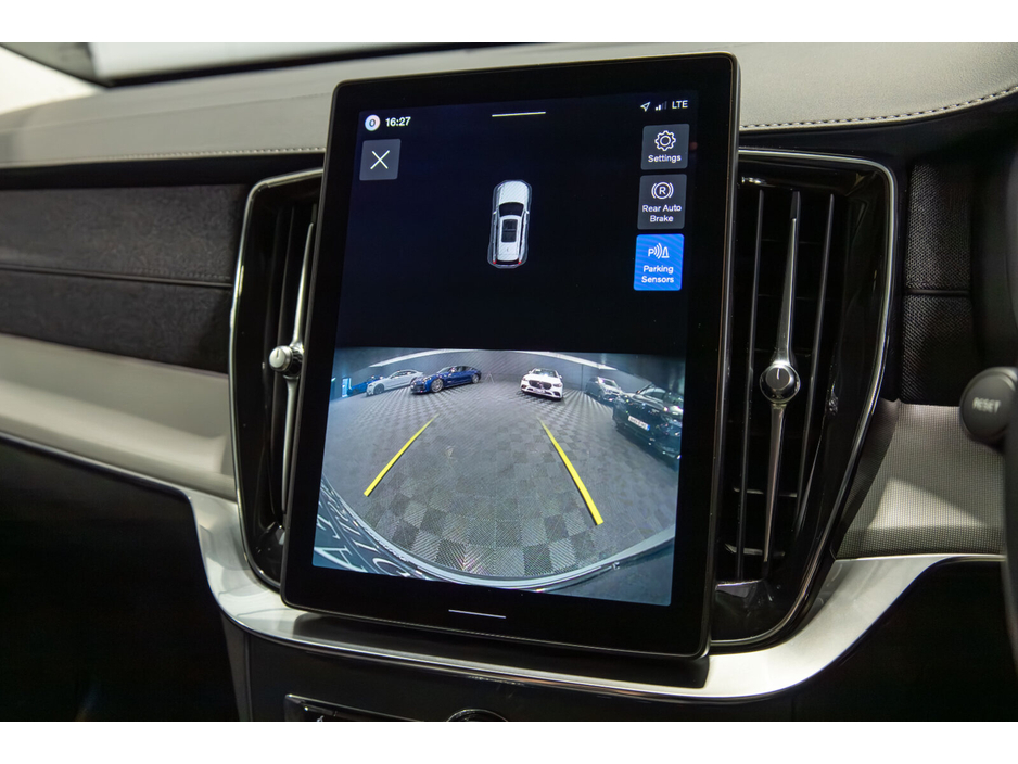 2025 Volvo XC90 - image 20