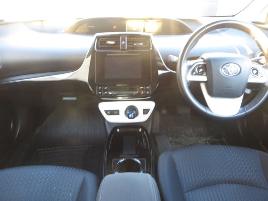 2019 Toyota Prius - image 13