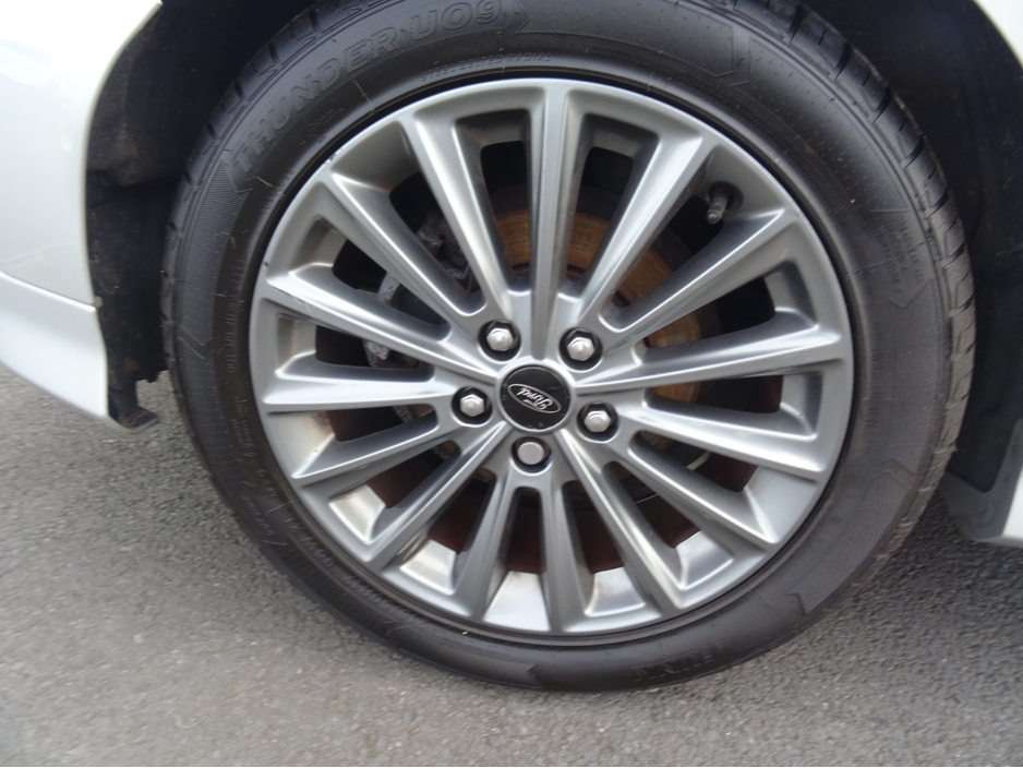 2018 Ford Focus - image 16