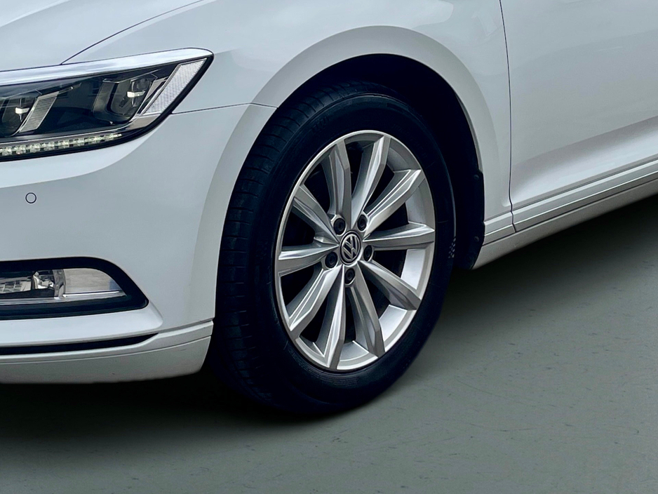 2016 Volkswagen Passat 2.0 TDI SE BUSINESS BLUEMOTION 150 BHP 4DR**HEATED SEATS**SAT NAV**XENON HEADLIGHTS**FSH**MINT CAR** €12,950