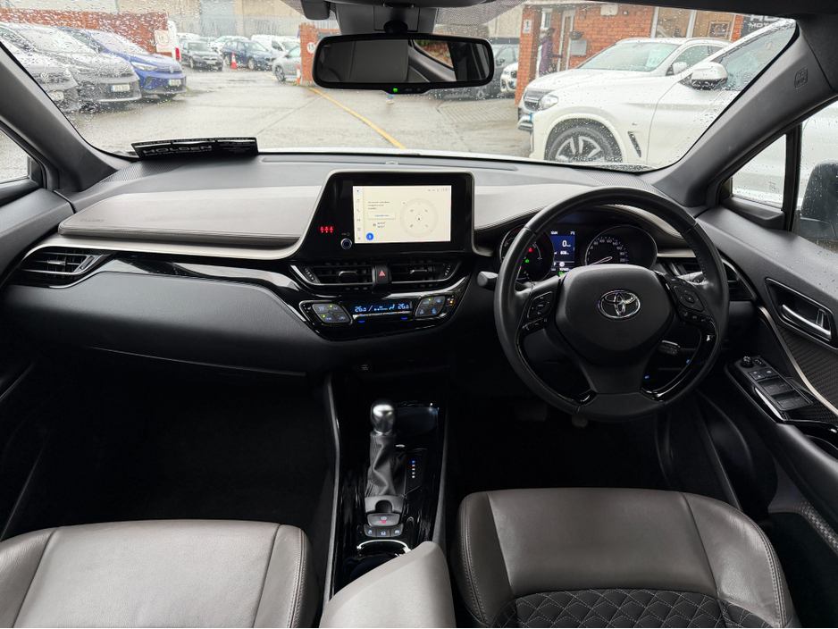 2023 Toyota C-HR HYBRID..Keyless Entry..Apple CarPlay €22,750