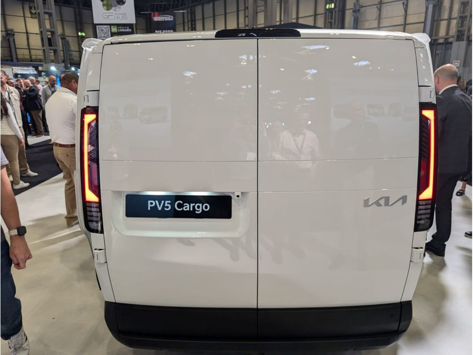 2026 Kia PV5 - image 25