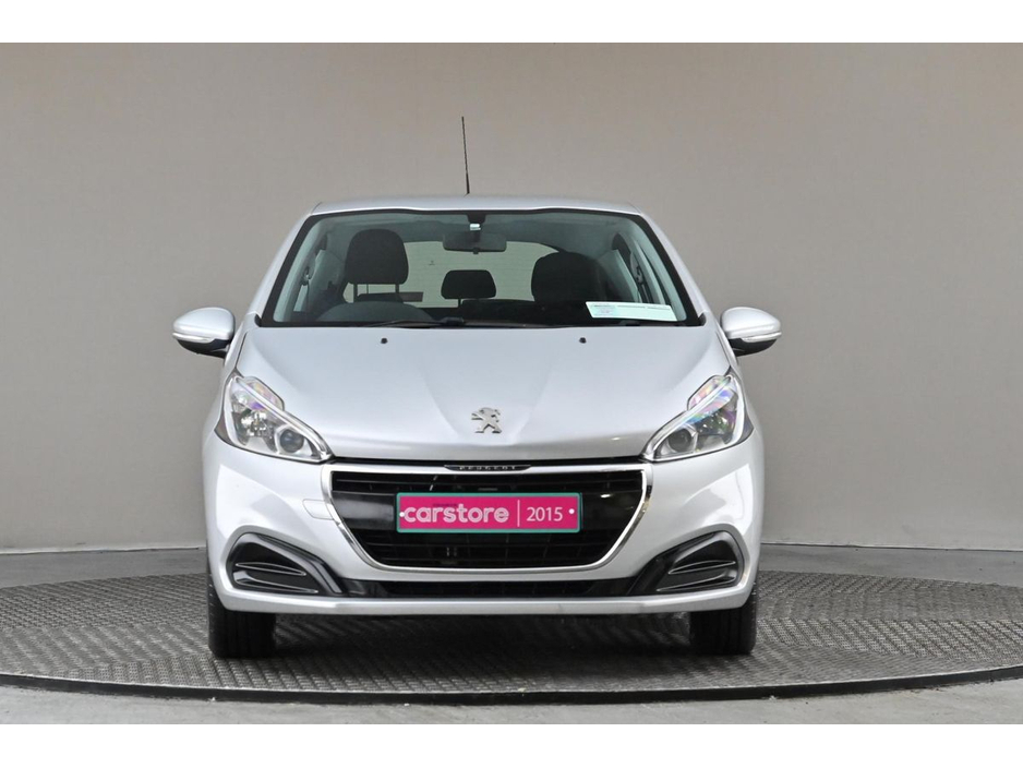 2015 Peugeot 208 - image 2