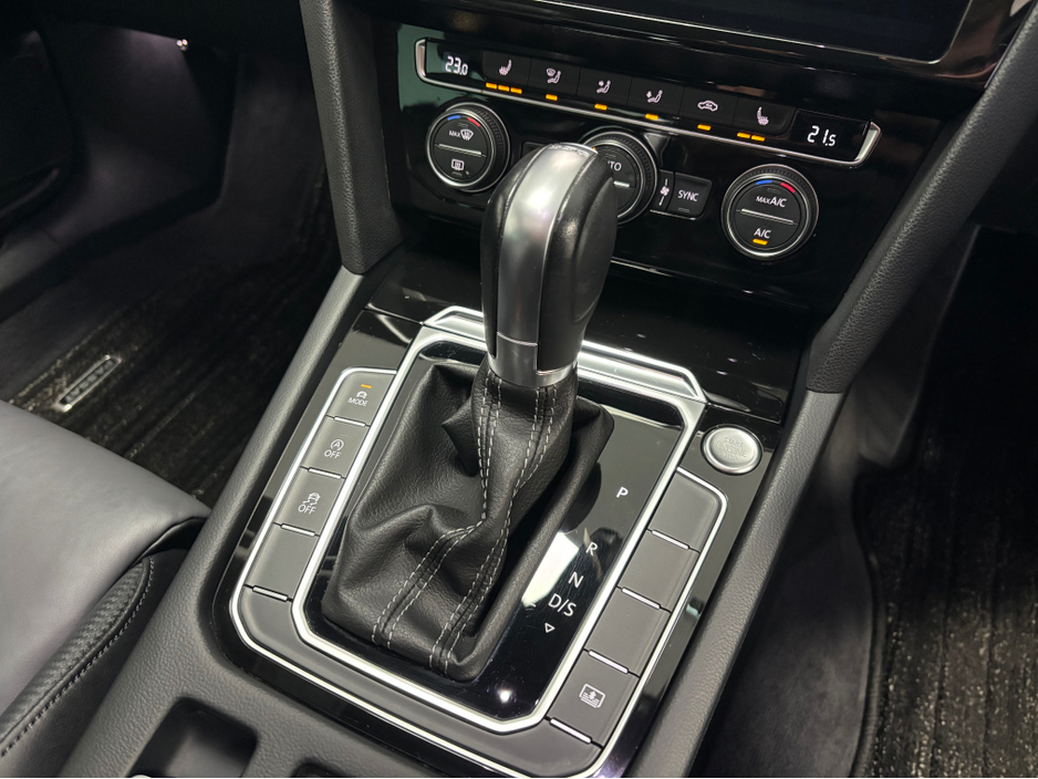 2018 Volkswagen Passat VOLKSWAGEN PASSAT 2.0 TSI DSG*PANORAMIC TILT AND SLIDE SUNROOF*PRO NAV MEDIA SYSTEM, APPLE CAR PLAY*HEATED MASSAGE ELECTRIC ADJUSTABLE SEATS*KEYLESS ENTRY*BLIND SPOT ASSIST*DCC ACC*PARK ASSIST*E BOOT €23,950