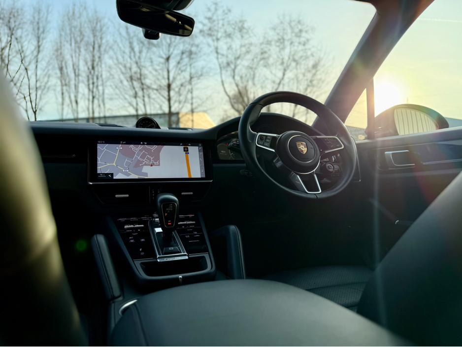 2020 Porsche Cayenne - image 9