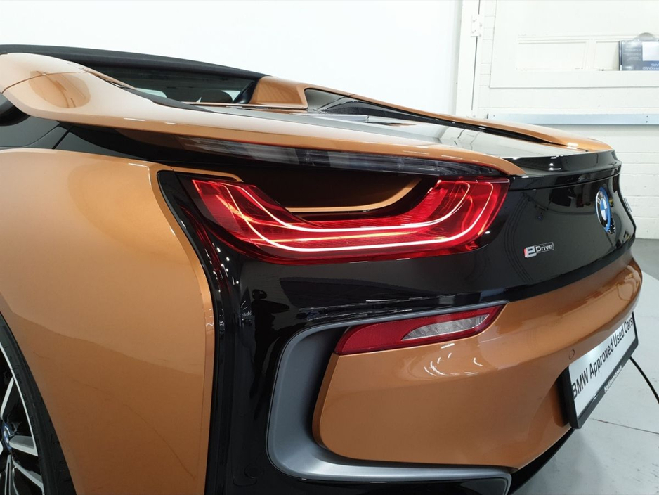 2019 BMW i8 - image 19