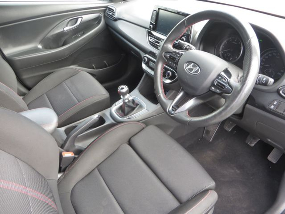 2022 Hyundai i30 - image 13