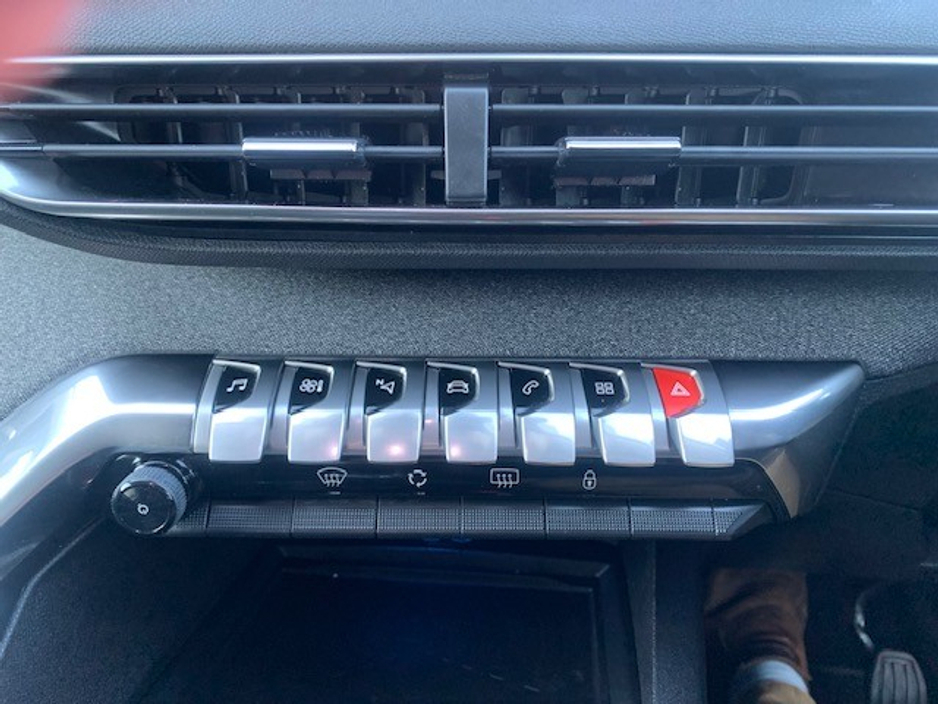 2019 Peugeot 3008 - image 16