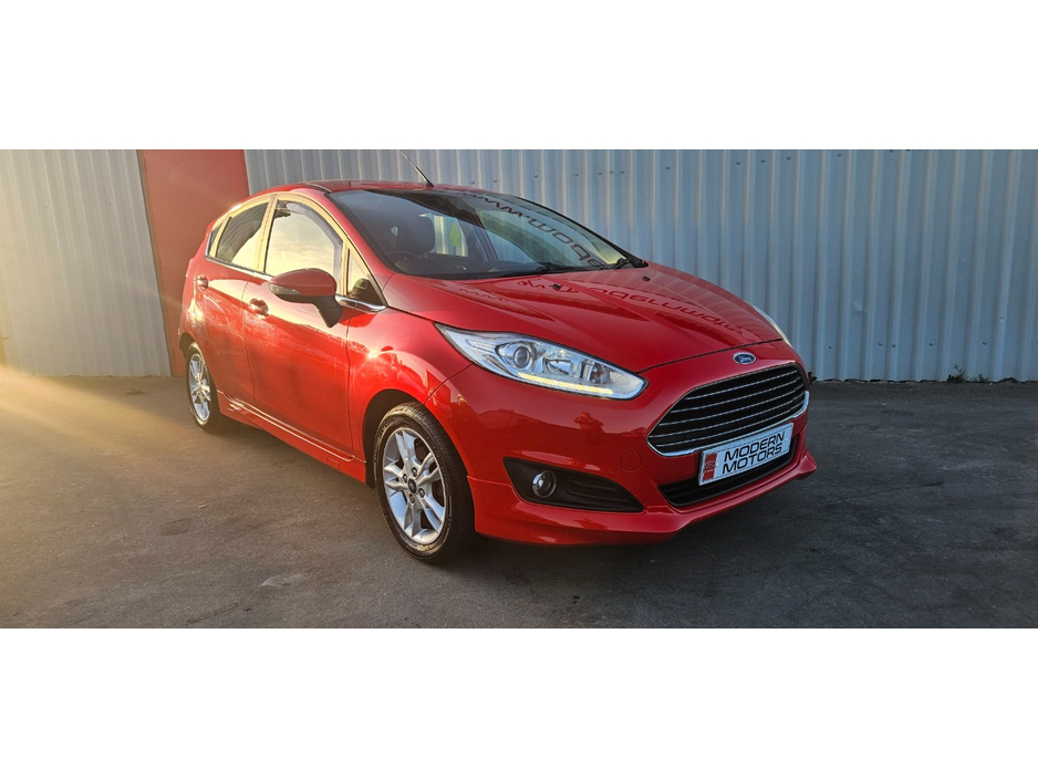 2015 Ford Fiesta - image 2