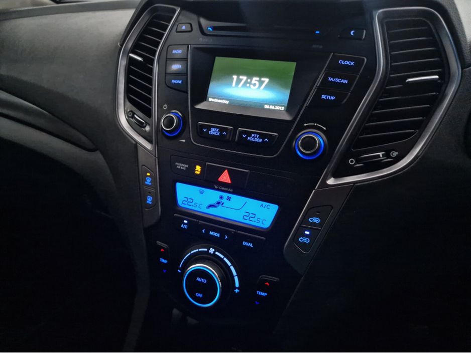 2014 Hyundai Santa Fe - image 14