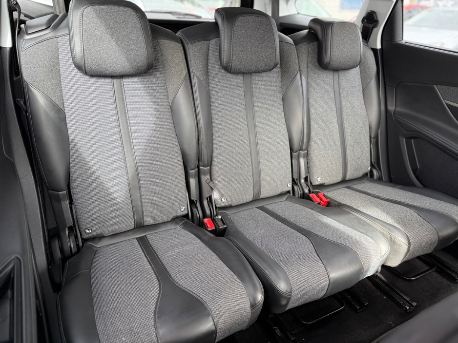 2018 Peugeot 5008 - image 20