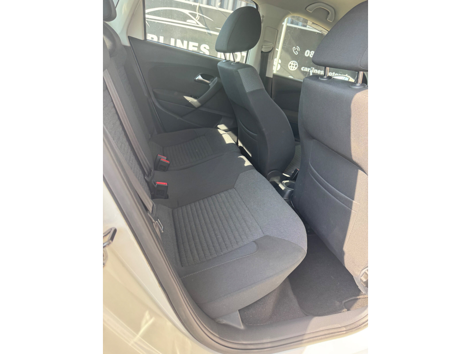 2013 Volkswagen Polo - image 9