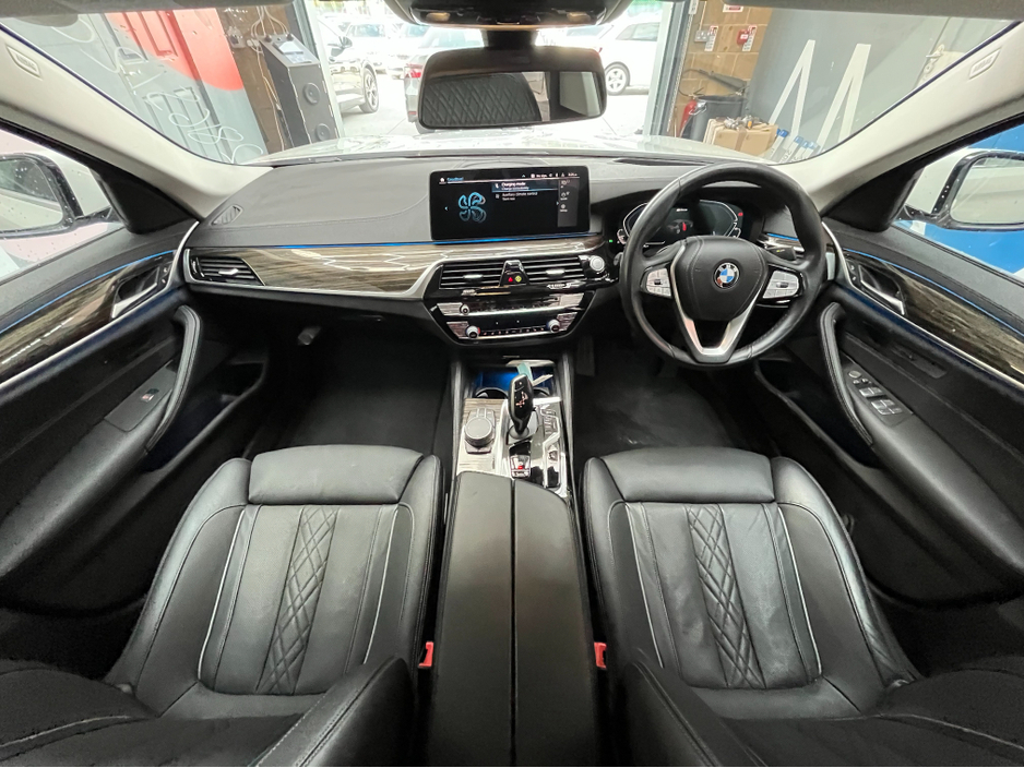 2020 BMW 5 Series - image 18