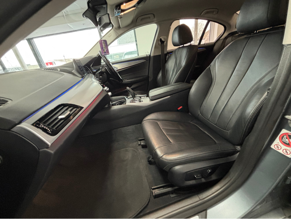 2017 BMW 5 Series - image 9