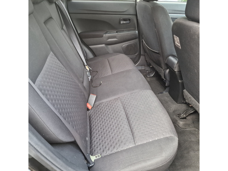 2010 Mitsubishi ASX - image 12