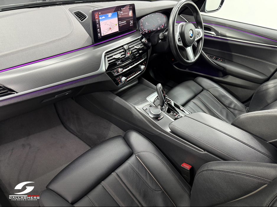 2022 BMW 5 Series - image 10