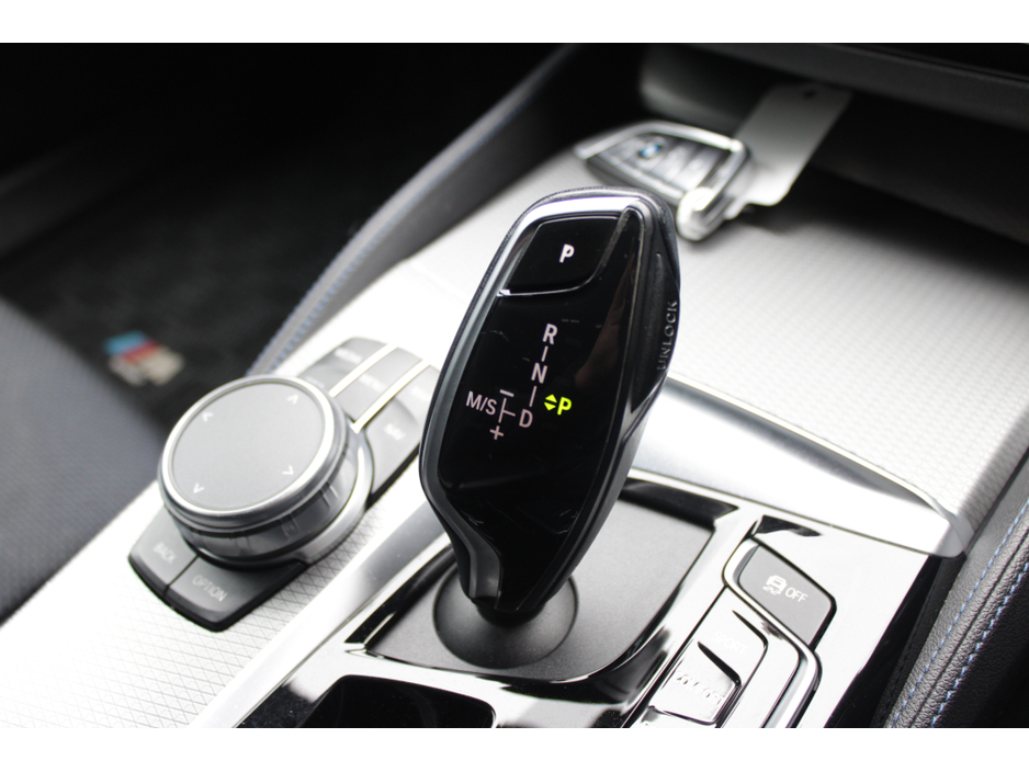 2020 BMW 5 Series - image 16