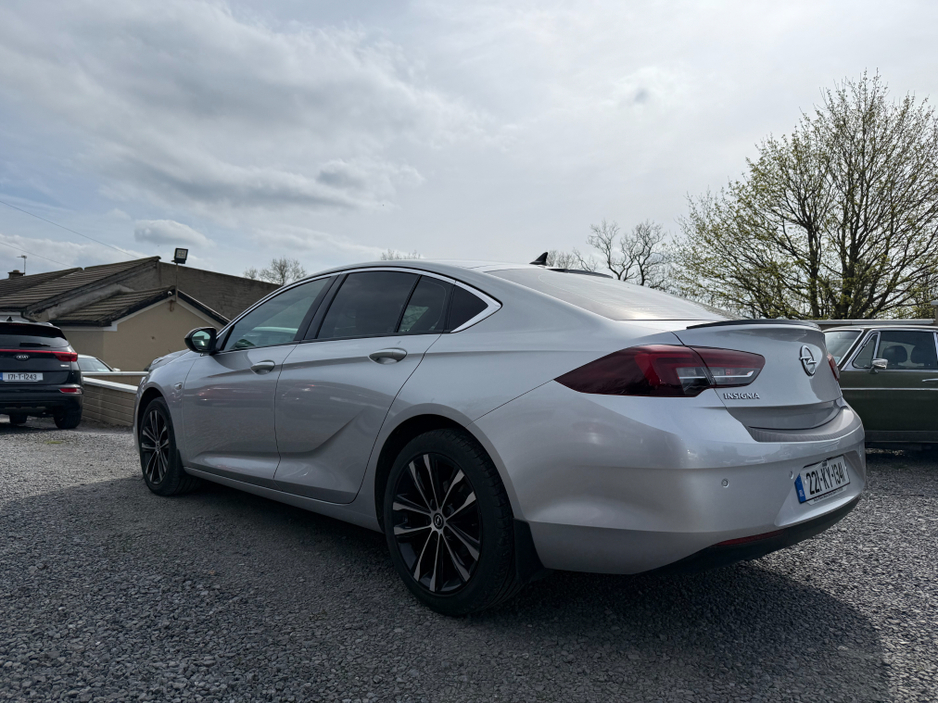 2022 Opel Insignia - image 5