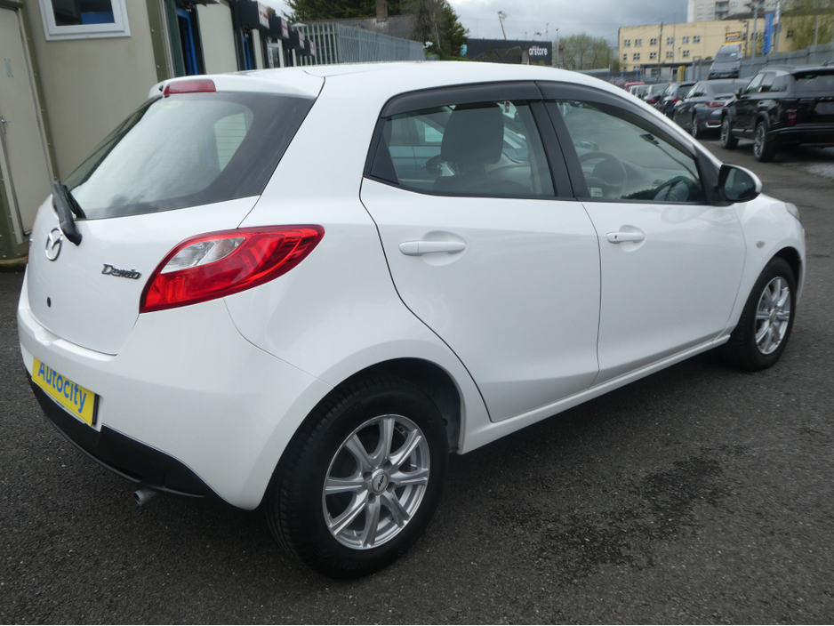 2013 Mazda Mazda2 - image 6