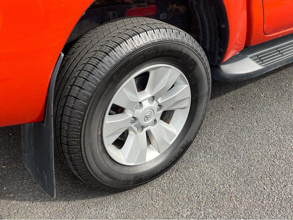 2020 Toyota Hilux - image 17