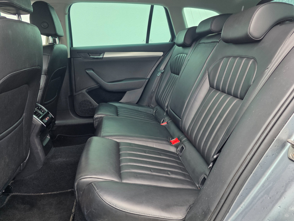 2018 Skoda Superb - image 17