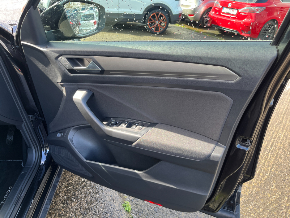 2021 Volkswagen T-Roc - image 13