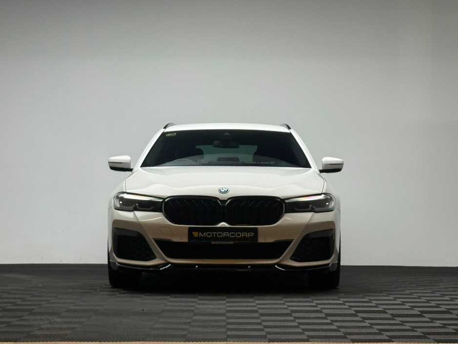 2023 BMW 5 Series - image 2