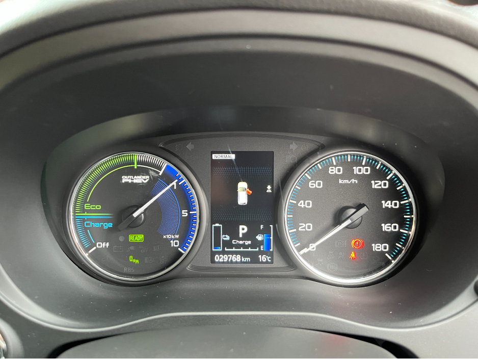 2020 Mitsubishi Outlander - image 23