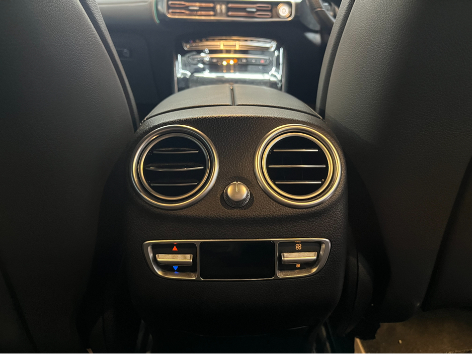 2021 Mercedes-Benz EQC - image 18