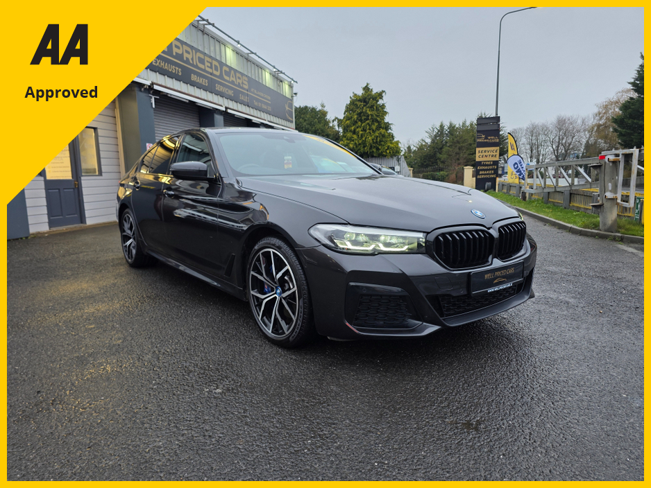 2022 BMW 5 Series - image 9