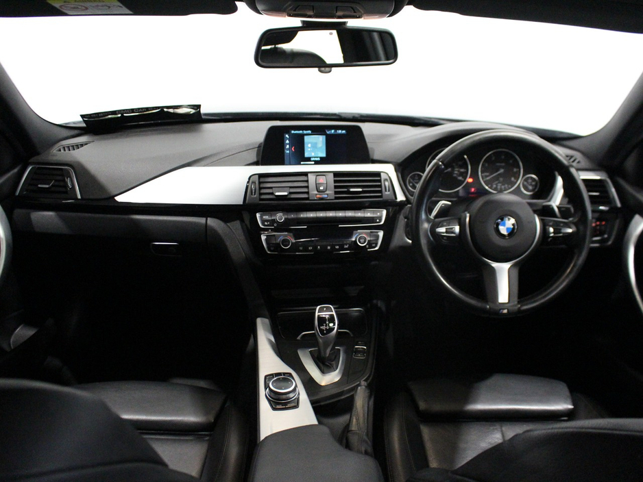 2018 BMW 3 Series - image 27