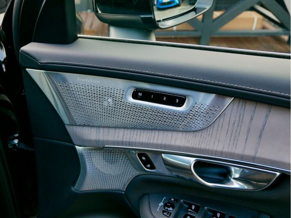 2025 Volvo XC90 - image 20