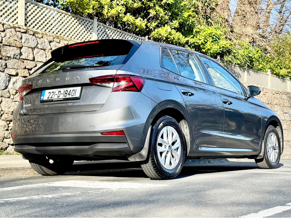2021 Volkswagen Golf - image 11