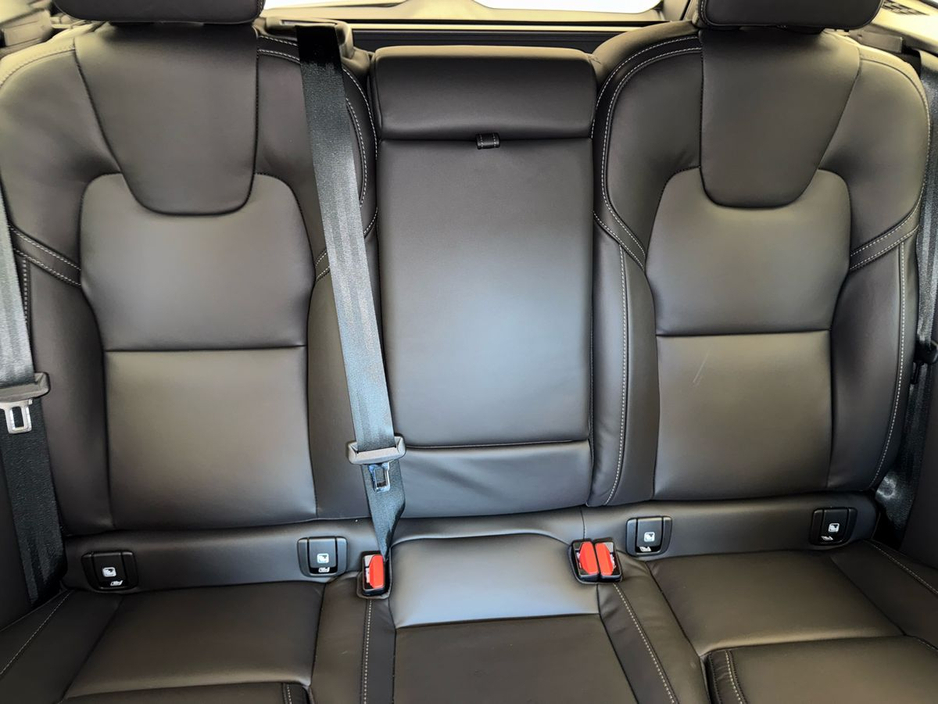 2026 Volvo XC60 - image 25