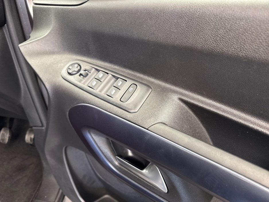 2023 Peugeot Rifter - image 11