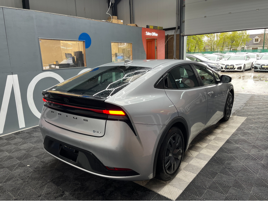 2025 Toyota Prius - image 2