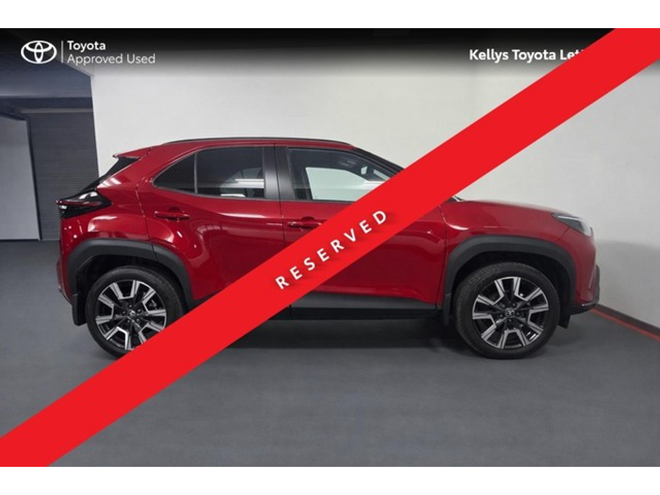 2025 Toyota Yaris Cross - image 3