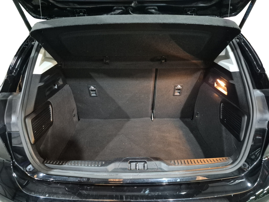 2022 Ford Focus - image 7