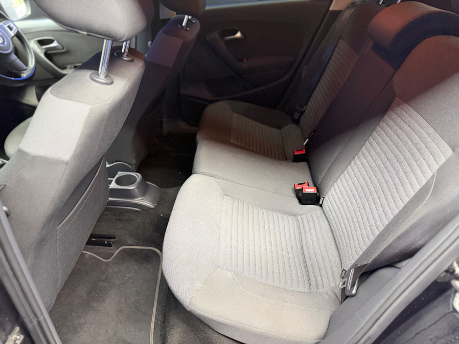 2013 Volkswagen Polo - image 16