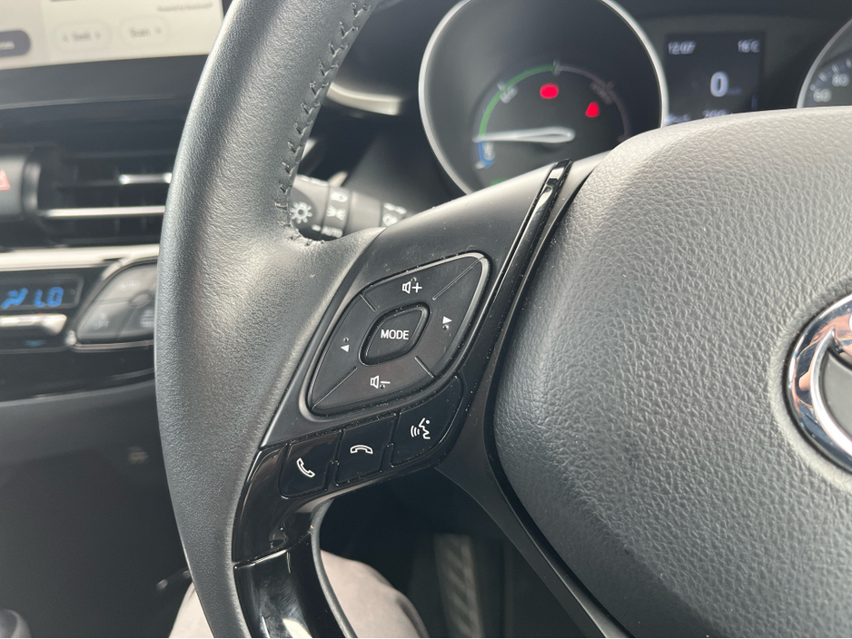 2023 Toyota C-HR - image 11