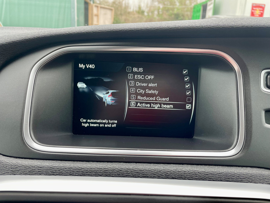 2017 Volvo V40 - image 35