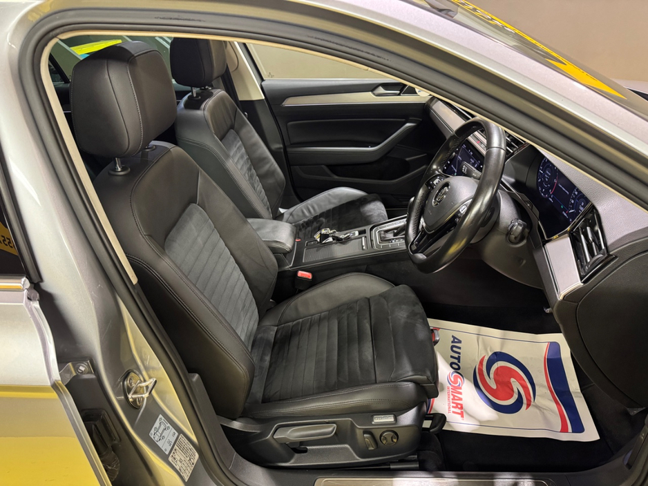 2019 Volkswagen Passat - image 9