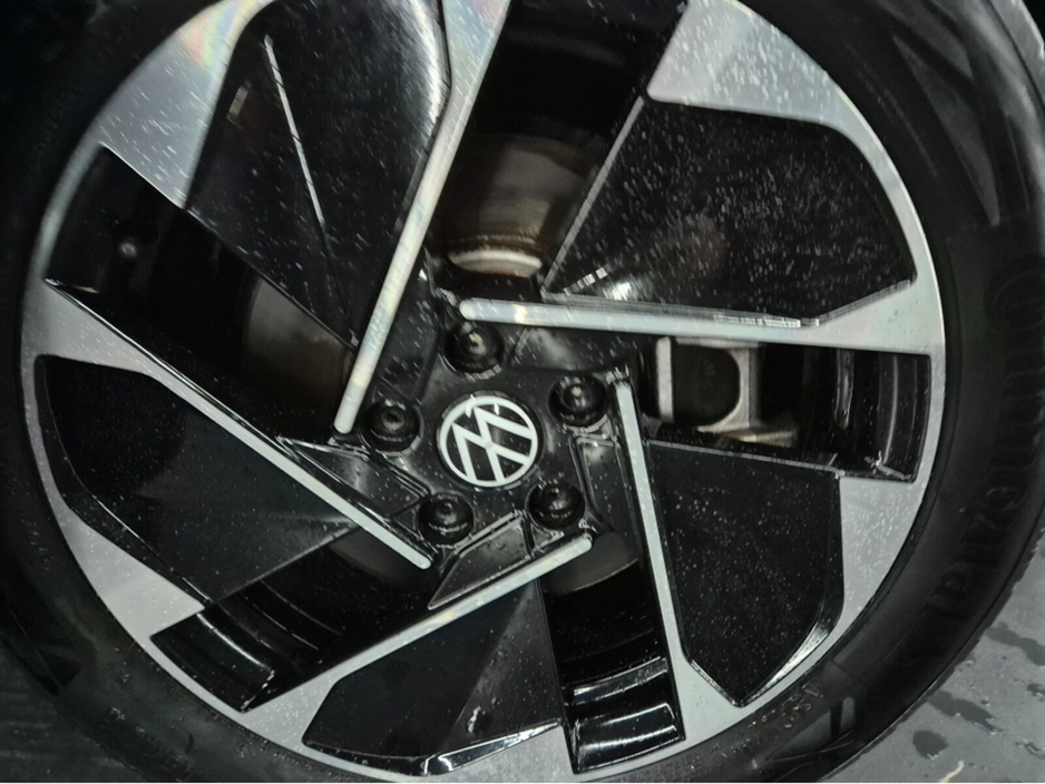 2022 Volkswagen ID.3 - image 4