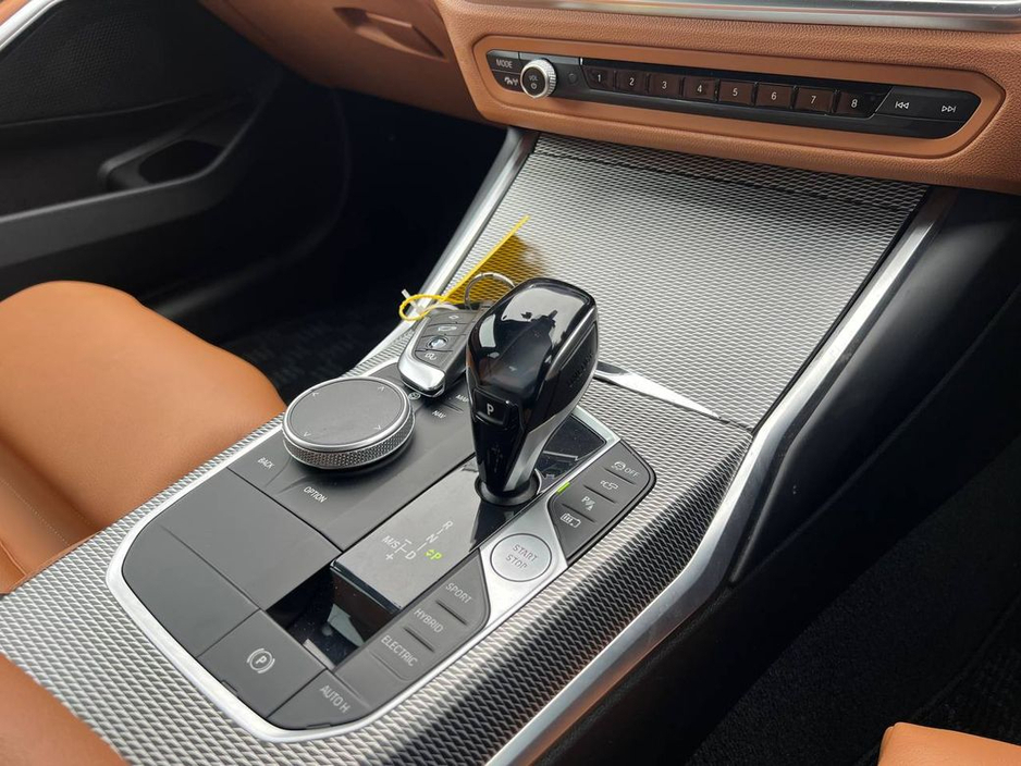 2021 BMW 3 Series - image 11