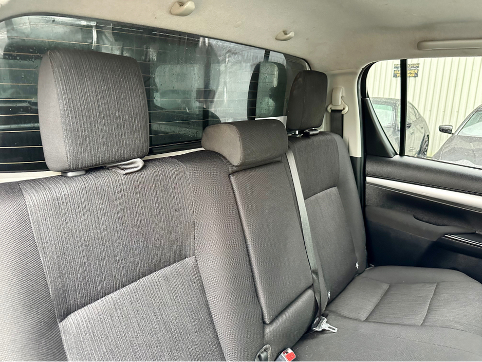2021 Toyota Hilux - image 11