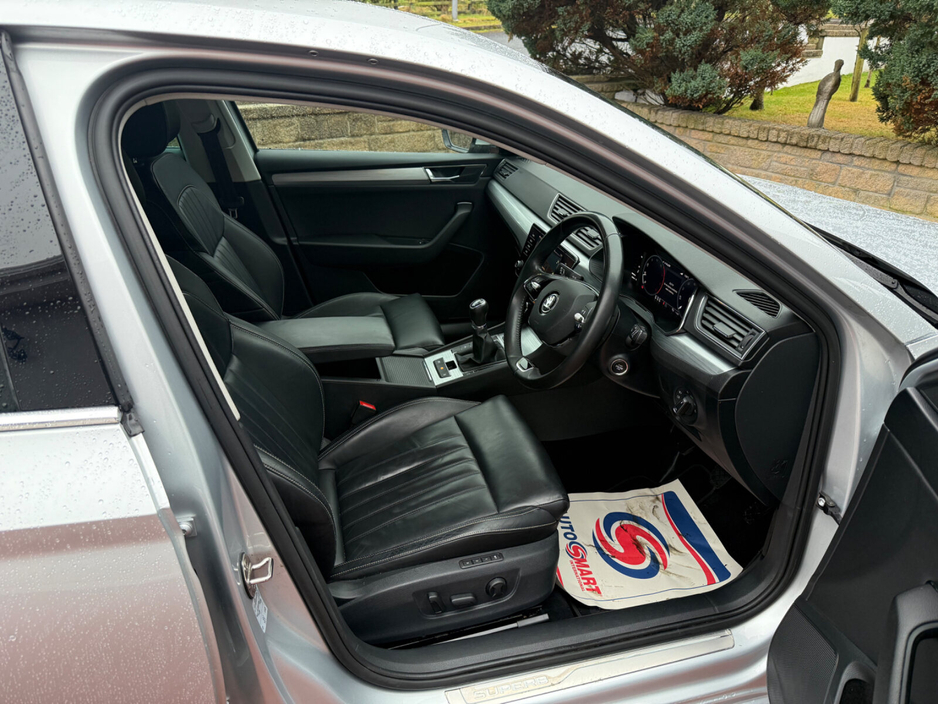 2022 Skoda Superb - image 12