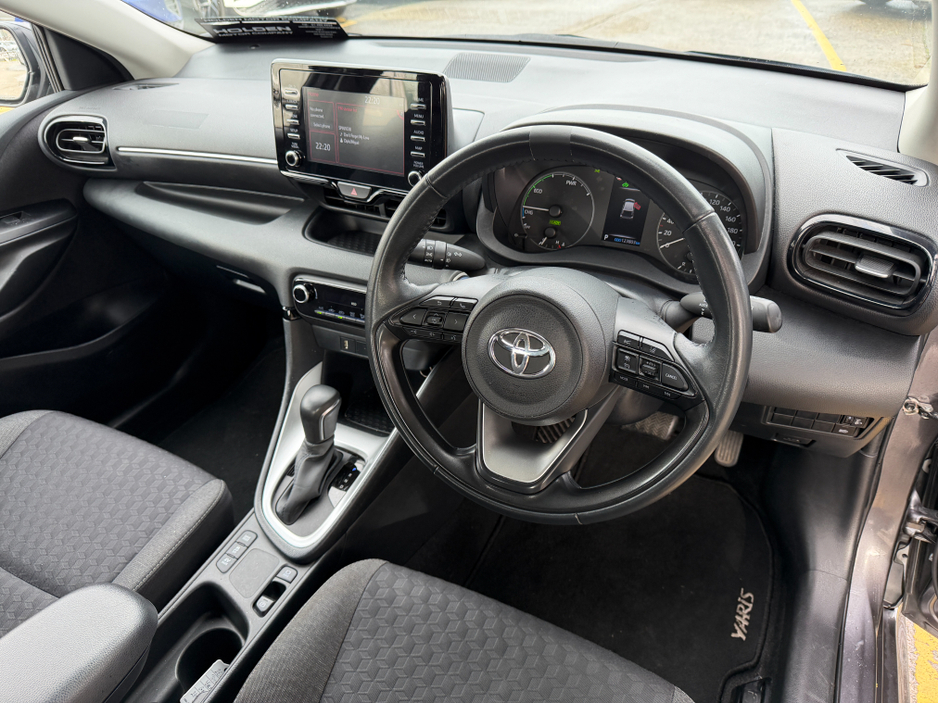 2023 Toyota Yaris - image 14