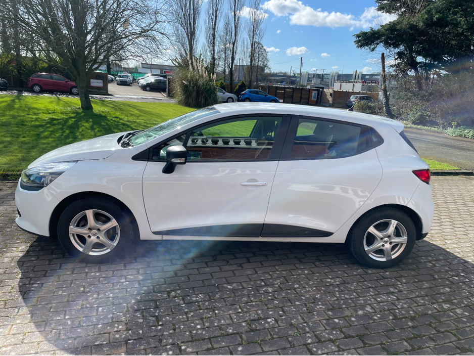 2016 Renault Clio - image 8